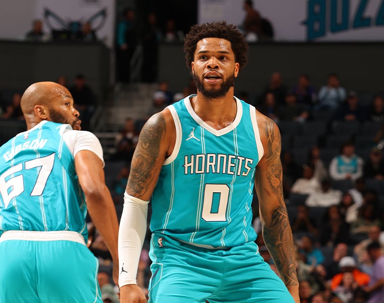 Bridges Makes Superb Last-Second Block, Hornets Finish Off 17-PT Comeback Win