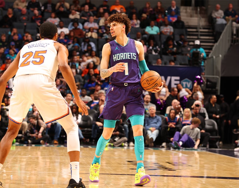 Hornets Maintain Strong Start, Then Roll to Victory Over Knicks